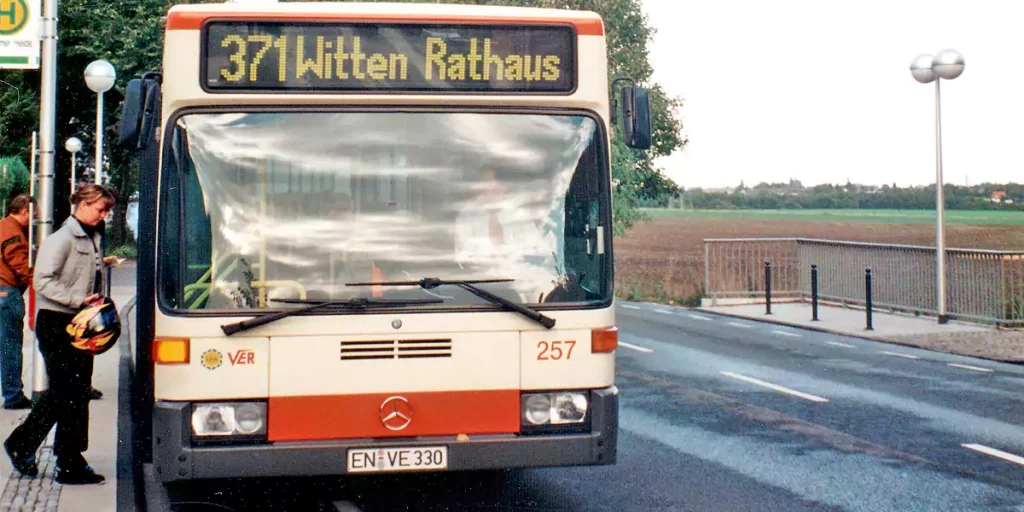 Nach der Verlängerung der Buslinie 371 nach Dortmund-Oespel wurde an der Hörder Straße in Witten-Stockum die Haltestelle „Stockumer Heide“ neu eingerichtet (Foto: MS)