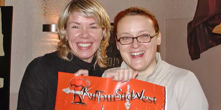 Britta Lennardt vom BrilLe Theater (l.) und Beate Albrecht vom „theaterspiel”. (Foto: MS)