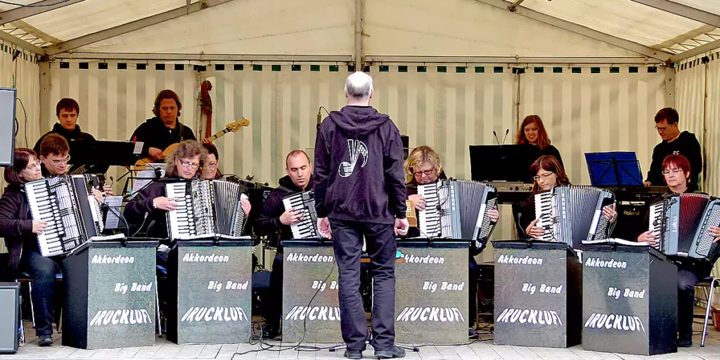 Die Akkordeon-Bigband Druckluft aus Castrop-Rauxel auf der Zeche Nachtigall (Foto: Marek Schirmer)